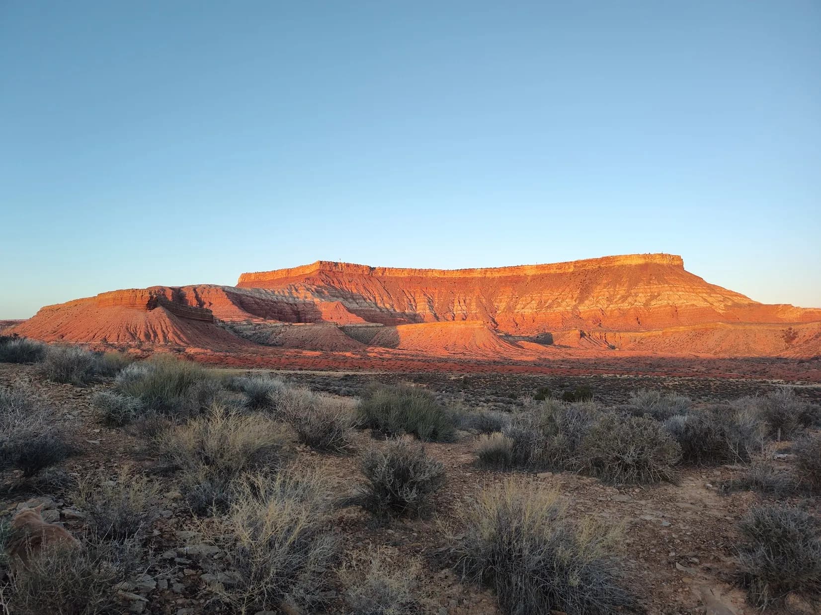Red rock mesa at sunset in Hurricane, Utah — Southern Utah off-road country